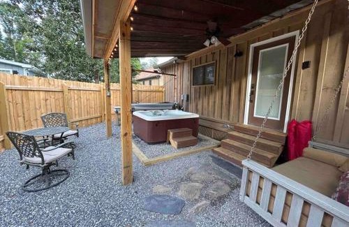 Bryson City House | Blissful Nook Tiny Home ~ Cozy Retreat w/Hot Tub; near Town and Deep Creek