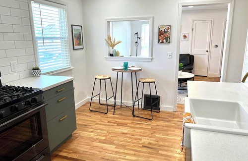 Lakeside House | Blissfully Philo! 5 minutes to Lake Michigan Beach. n[Lakeside] [Dogs Welcome]