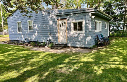 Lakeside House | Blissfully Philo! 5 minutes to Lake Michigan Beach. n[Lakeside] [Dogs Welcome]