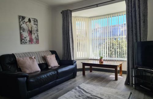 Holyhead House | Blodfa