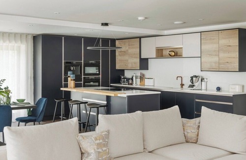Holcombe House | Blooms House - Cookswood