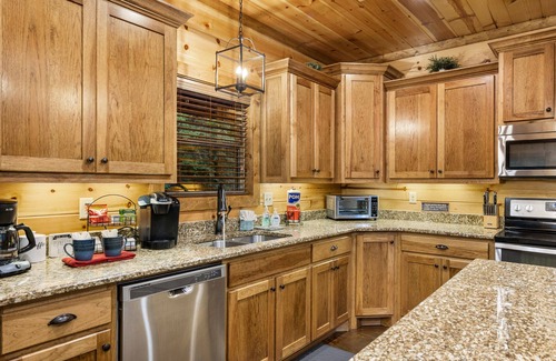 Hochatown Cabin | Blossom Belle Lodge: Central Hub | Luxury Family Cabin| Fire Pit | Hot Tub |Deck
