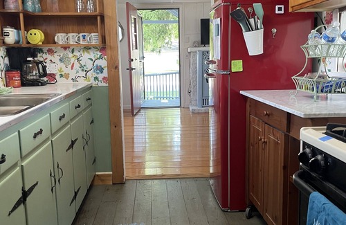 Jeddo Cottage | Blue Dolphin Cottage - relax steps away from sandy Lake Huron beaches