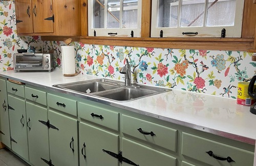 Jeddo Cottage | Blue Dolphin Cottage - relax steps away from sandy Lake Huron beaches