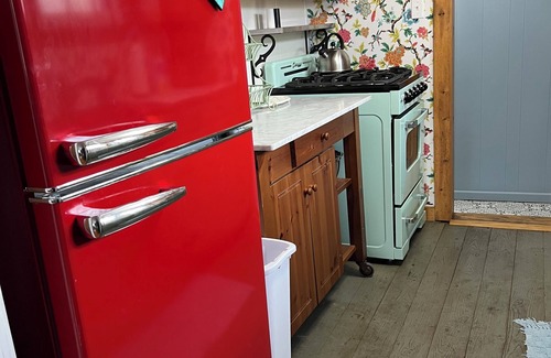 Jeddo Cottage | Blue Dolphin Cottage - relax steps away from sandy Lake Huron beaches