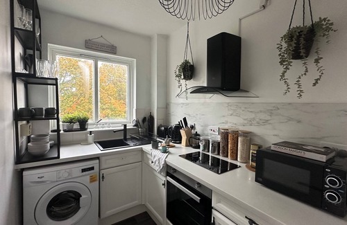 Clydebank Apartment | "Blue dreams" stay near Glasgow city