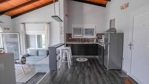 Archangelos House | Blue Heaven Kerami