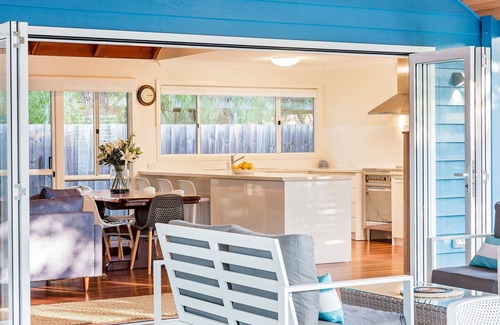 Quindalup House | Blue House: one street from the beach