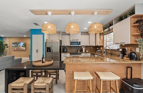 Fontainebleau House | Blue Oasis - Heated Pool 5B/3BTH