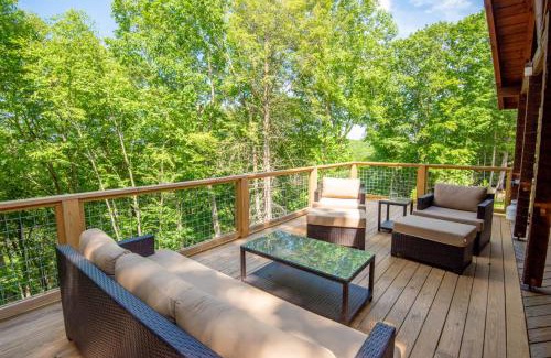 Lansing House | Blue Ridge Mountain Log Cabin - Views - Fireplace - River Access!