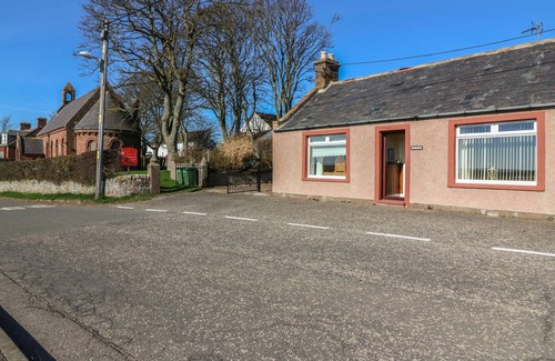 Auchmithie House | BLUE SKIES COTTAGE, pet friendly, country holiday cottage in Arbroath
