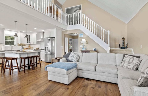 Alden House | Blue Sky Clam Cottage | Waterfront | Clam Lake