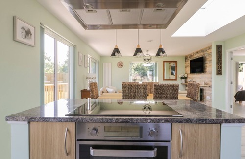 Arnold Cottage | BLUEBELL WOOD, pet friendly, luxury holiday cottage in Brandesburton