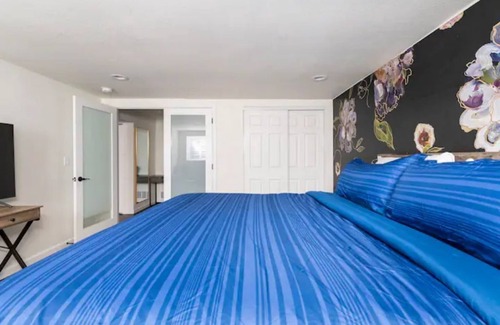 Littleton House | Blueberry 3BR2BA house with private entrance and a Hot tub