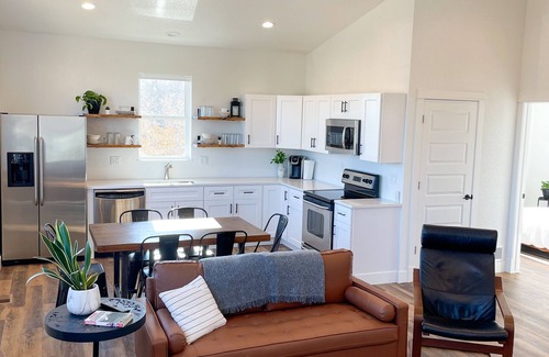 Loveland House | Bluebird Inn Carriage House Downtown Loveland CO