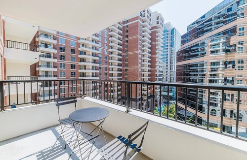 Ballston Apartment | Blueground | Ballston, pool, nr Arlington Cemetery
