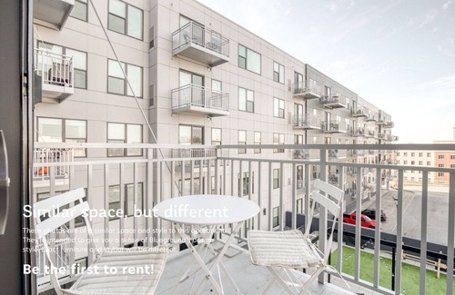 Elmhurst Apartment | Blueground | Elmhurst, pool, nr Elmhurst Art Museum