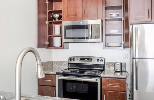 Rossmoyne Apartment | Blueground | Glendale, pool & w/d, nr Americana