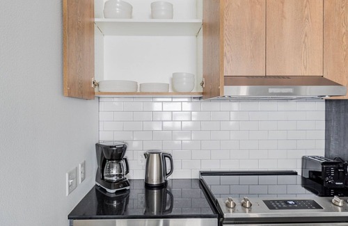 New Tacoma Apartment | Blueground | New Tacoma, balcony, nr Museum