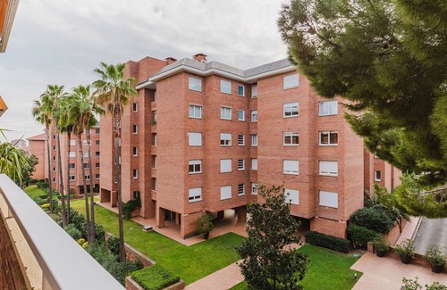 Sarria Apartment | Blueground | Pedralbes, pool & garden, AC