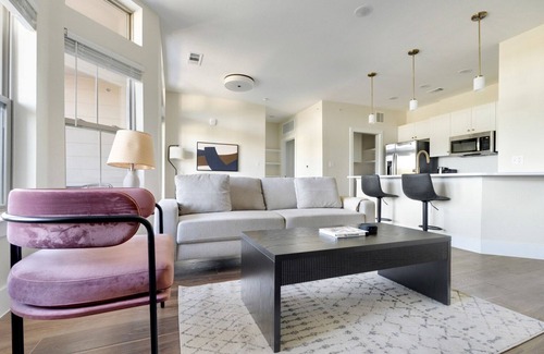 Scofield Farms Apartment | Blueground | Scofield Farms, pool, nr Walnut Creek Park