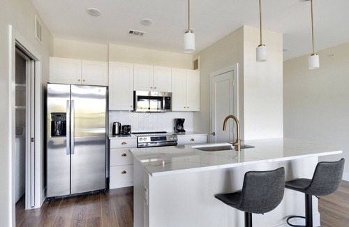 Scofield Farms Apartment | Blueground | Scofield Farms, pool, nr Walnut Creek Park