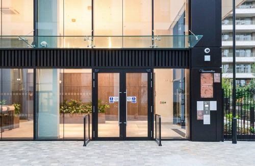 Stratford and New Town Apartment | Blueground | Stratford, rooftop, nr Olympic Park