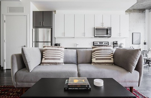 Killgubbin Apartment | Blueground | The Loop, pool & gym, nr Willis