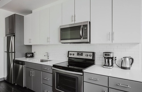 Killgubbin Apartment | Blueground | The Loop, pool & gym, nr Willis