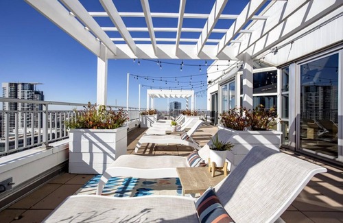 West Loop Gate Apartment | Blueground | West Loop Gate, rooftop, nr Millennium Park