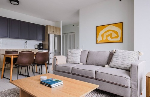 West Loop Apartment | Blueground | West Loop, pool & gym, nr Willis