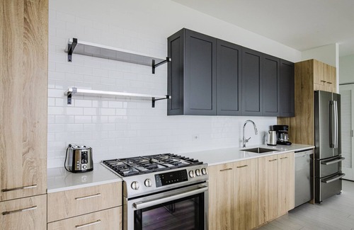 West Loop Apartment | Blueground | West Loop, pool & gym, nr Willis