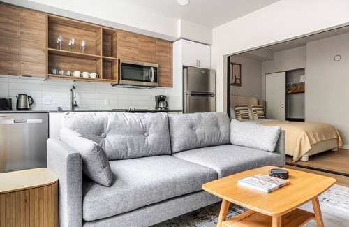 West Queen Anne Apartment | Blueground | West Queen Anne, balcony, nr Kerry Park