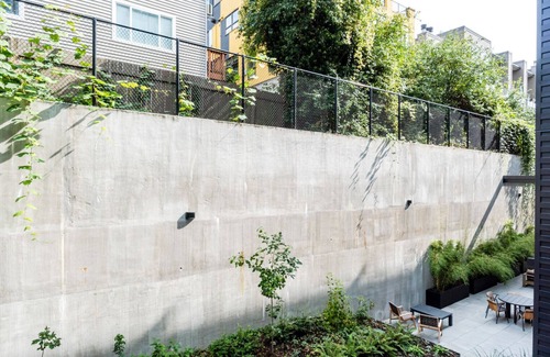 West Queen Anne Apartment | Blueground | West Queen Anne, balcony, nr Kerry Park