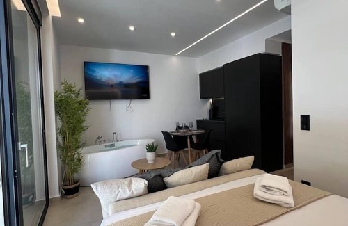 Piraeus Apartment | BlueMotion - PortSuite