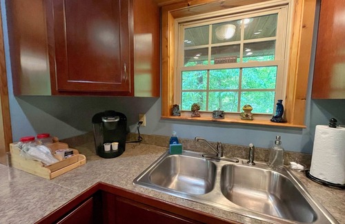 Slade Cabin | Blues Moon RRG - Hot tub, wifi, foosball table!