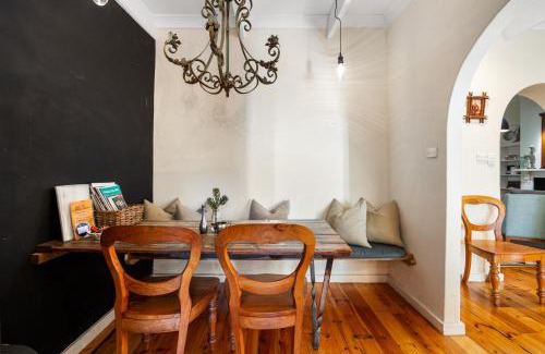 Adelaide Central Business District Apartment | Bluestone Cottage - Vintage Vibes CBD