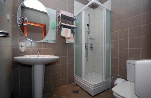 Sveti Stefan Apartment | BMV room for 2-3 with greenery view