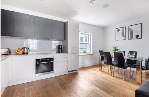 Fitzrovia Apartment | BnBNova - 2BR in Soho - Charlotte Street