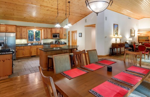 Mayfield House | Boardman Monarch River HOT TUB Fireplace