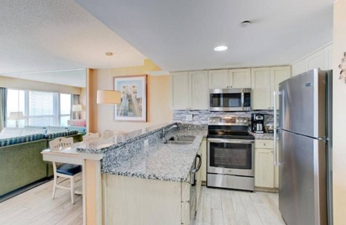 Northeast Virginia Beach Resort | Boardwalk Villas Resort Oceanview condo with Oceanfront Balcony