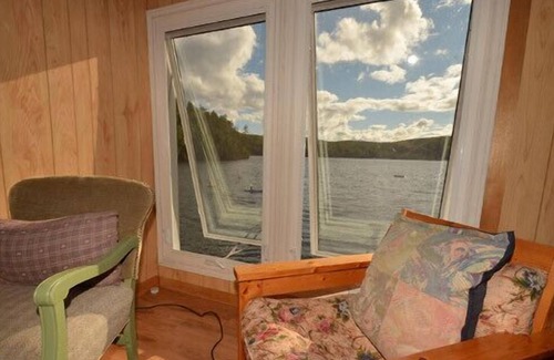 Faraday Cottage | BOATHOUSE - 2 BEDROOM WATERFRONT COTTAGE SPRING & SUMMER STILL FALL AVAILABLE!