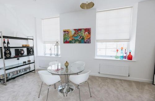 Leeds House | BOBBIN ROW - Grade 2 Listed Property with a Beautiful Design with Access to Leeds