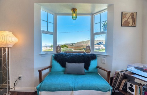 Salmon Creek House | BodegaBreeze~Chill Coastal Home+Studio -Bodega Bay,Walk to Beach/HotTub/WiFi