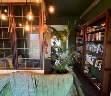 Poelkapelle Apartment | Boeken kot, charming apartment via tinykot