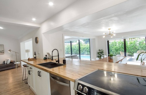 Seybold House | Boho Chic House-POOL & FIREPIT - 15 mins to South Beach