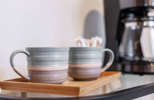 Stratford Apartment | Boho Chic Suite: WiFi, Free onsite parking, board games, short walk to dwntown!