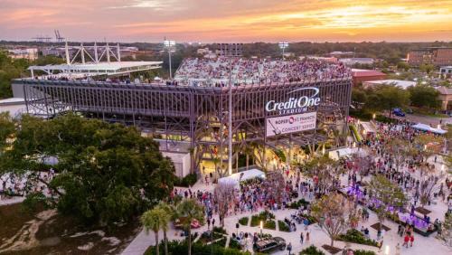 Charleston House | Boho SoCo- 8 mins to Credit One 20 mins to DTWN