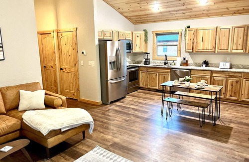 Murphy Cabin | Boho Style Cabin with Sauna and Firepit!