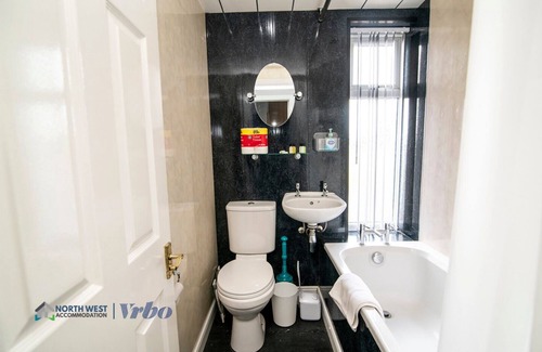Bolton House | Bolton 2 Bedroom House | Free Parking & WiFi | Ideal for Long Stays